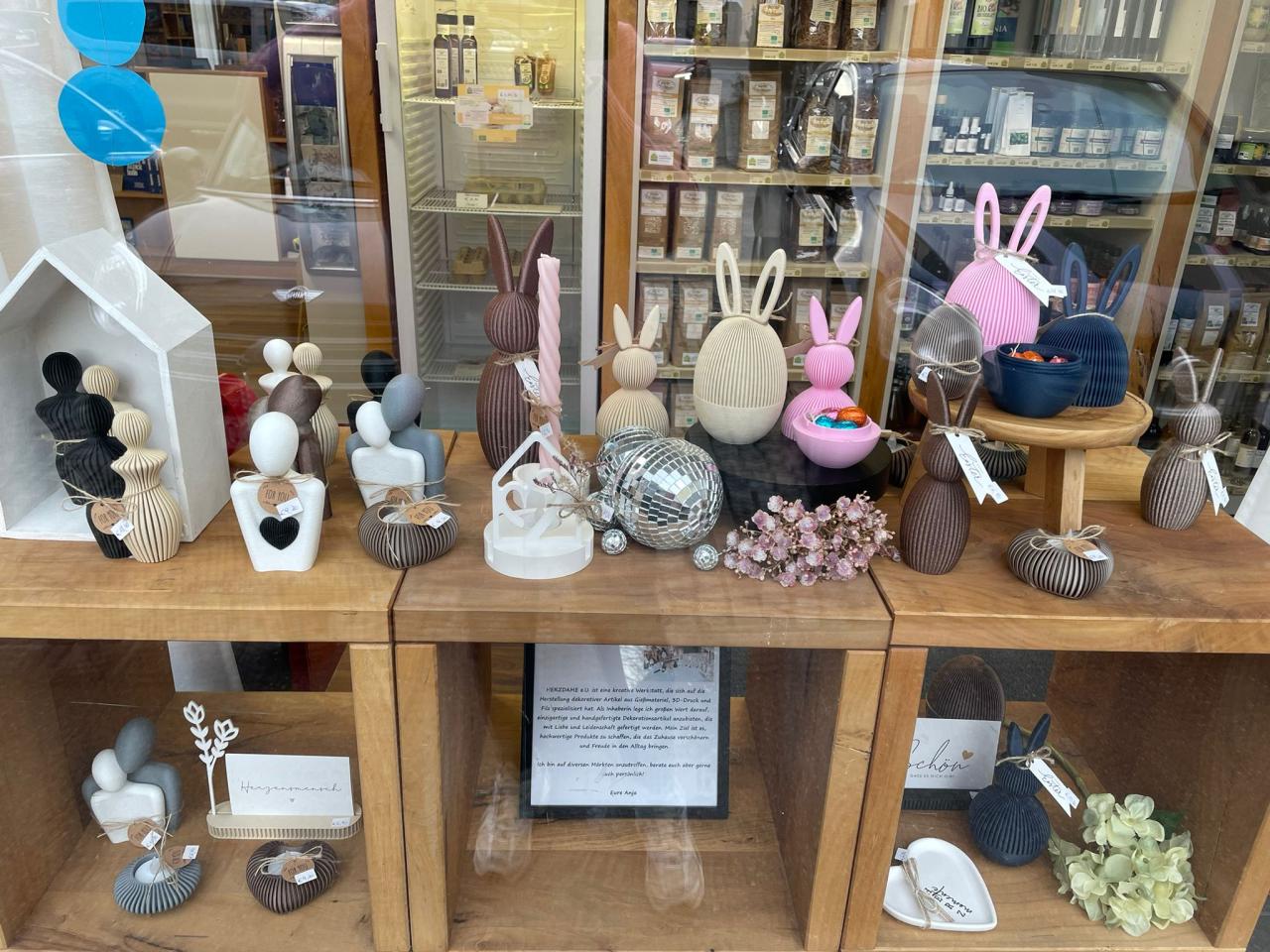 Dekoartikel im Schaufenster