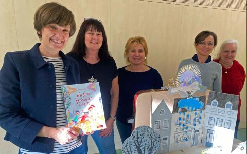 Leonora Leitl mit dem Team des Hort Schwertberg